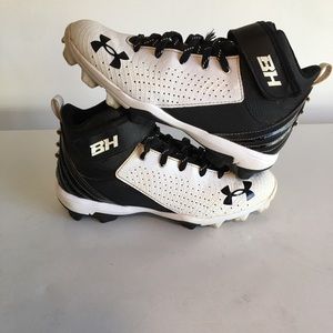 Under Armour 5y boys cleats.